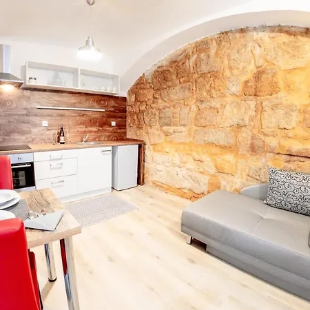 Pilsen Apartment